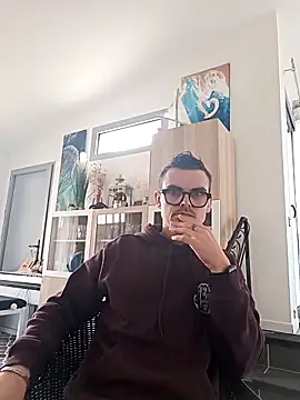 Snapshot of GLouglou19 chatting on March 2, 2:02 pm GLouglou19 online show from March 2, 2:02 pm