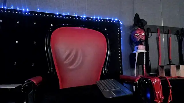 LusstCruella online show from January 7, 7:06 pm