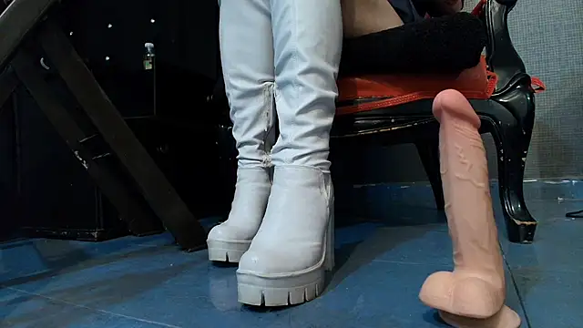 LusstCruella online show from February 2, 3:17 pm