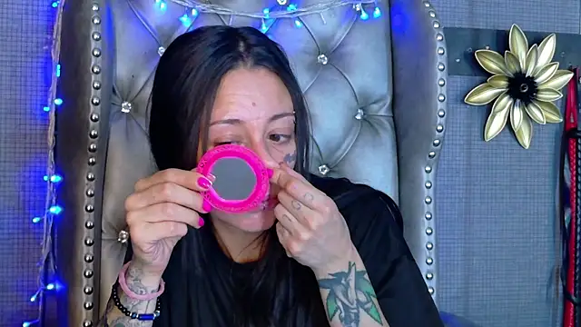 Snapshot of LusstCruella chatting on January 9, 9:05 pm LusstCruella online show from January 9, 9:05 pm