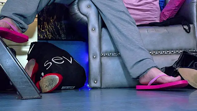 Snapshot of LusstCruella chatting on March 3, 12:55 pm LusstCruella online show from March 3, 12:55 pm