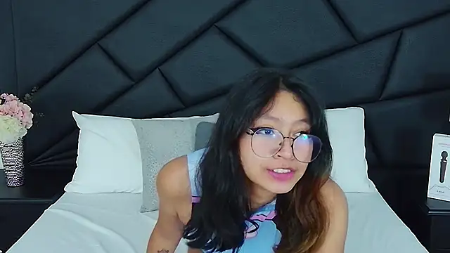 Yommi Winx online show from January 11, 1:48 am