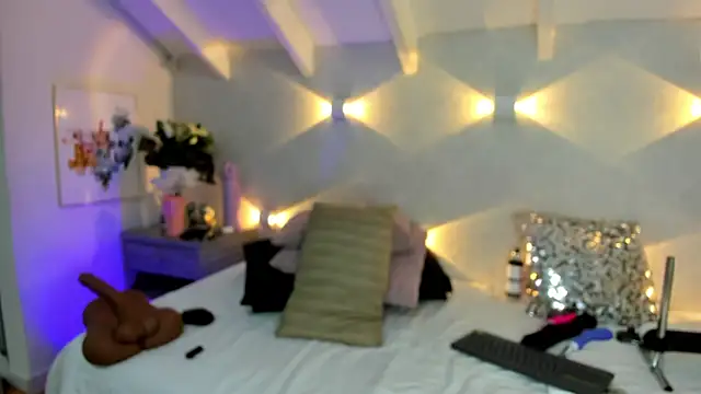 Snapshot of Martina_Miiller chatting on April 4, 1:08 pm Martina Miiller online show from April 4, 1:08 pm