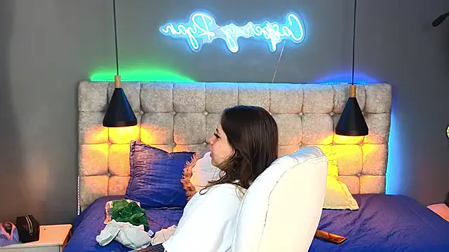 Snapshot of Laia_and_Aloby chatting on December 12, 3:27 pm Laia and Aloby online show from December 12, 3:27 pm