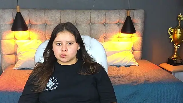 Snapshot of Laia_and_Aloby chatting on January 31, 7:18 pm Laia and Aloby online show from January 31, 7:18 pm