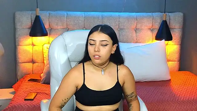 Snapshot of Laia_and_Aloby chatting on February 7, 10:30 pm Laia and Aloby online show from February 7, 10:30 pm