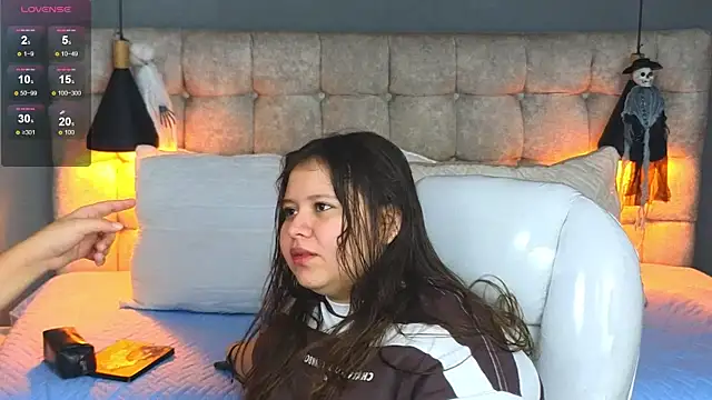 Snapshot of Laia_and_Aloby chatting on October 11, 10:19 pm Laia and Aloby online show from October 11, 10:19 pm