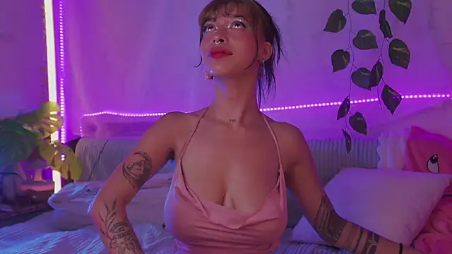 Snapshot of Kitty_arts chatting on January 11, 1:59 am Kitty arts online show from January 11, 1:59 am