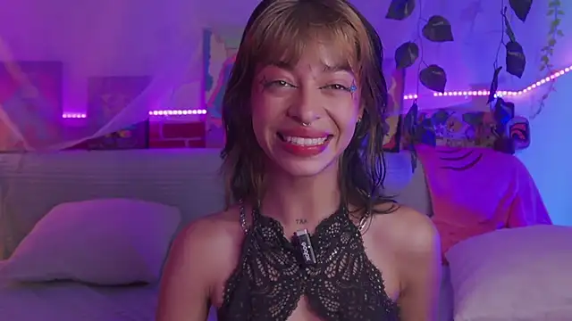 Snapshot of Kitty_arts chatting on January 16, 10:44 pm Kitty arts online show from January 16, 10:44 pm