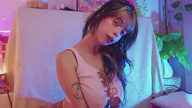 Snapshot of Kitty_arts chatting on January 25, 10:07 pm Kitty arts online show from January 25, 10:07 pm