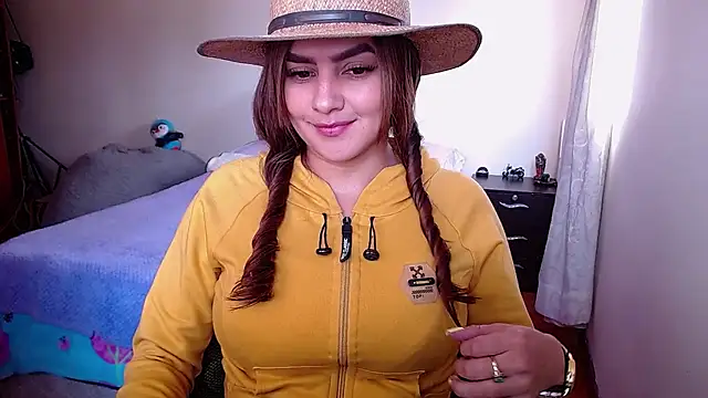 Snapshot of Lu_perez chatting on February 5, 7:10 pm Lu perez online show from February 5, 7:10 pm