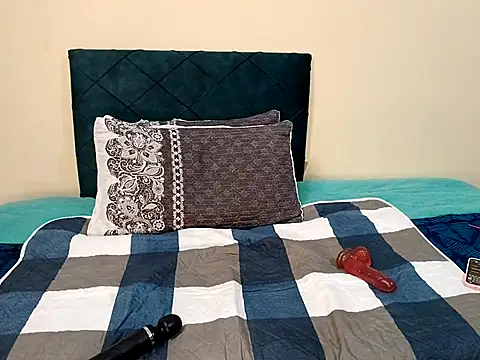 chloechrome online show from March 20, 5:25 pm