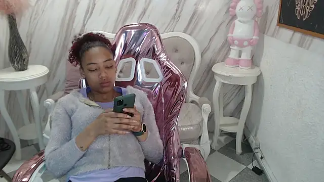 Snapshot of Violeth_b chatting on March 1, 12:45 pm Violeth b online show from March 1, 12:45 pm