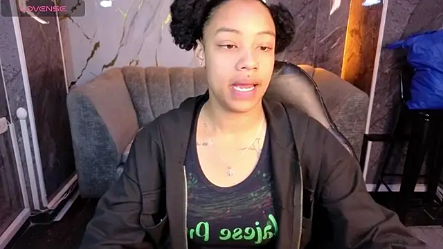 Violeth b online show from October 31, 12:50 pm