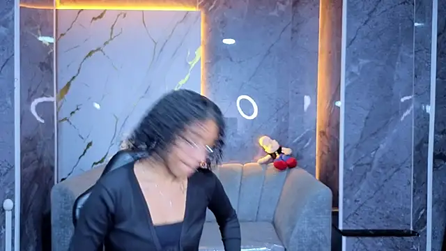 Violeth b online show from April 10, 1:05 pm