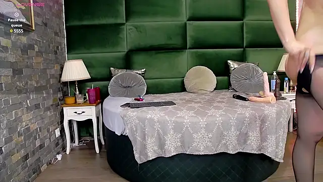 Snapshot of SelenSummer chatting on March 15, 6:25 am SelenSummer online show from March 15, 6:25 am