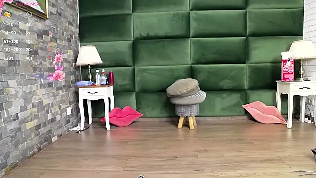 Snapshot of SelenSummer chatting on September 9, 4:12 am SelenSummer online show from September 9, 4:12 am