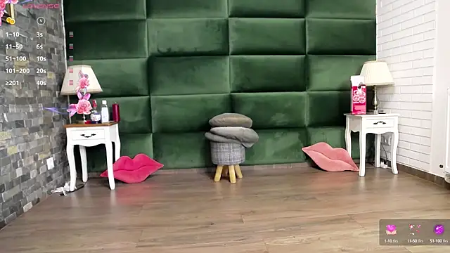 Snapshot of SelenSummer chatting on September 13, 4:12 am SelenSummer online show from September 13, 4:12 am