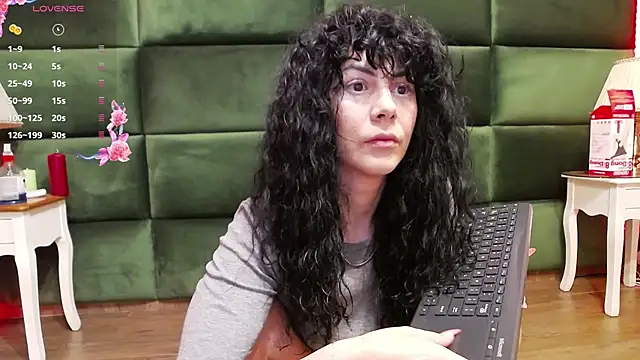 Snapshot of SelenSummer chatting on September 29, 4:06 am SelenSummer online show from September 29, 4:06 am