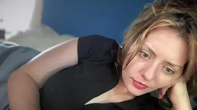 Snapshot of SkarlettRose96 chatting on September 17, 2:19 pm SkarlettRose96 online show from September 17, 2:19 pm