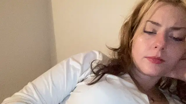 Snapshot of SkarlettRose96 chatting on October 15, 4:01 am SkarlettRose96 online show from October 15, 4:01 am