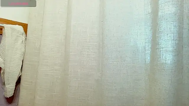 Snapshot of SkarlettRose96 chatting on October 20, 6:41 pm SkarlettRose96 online show from October 20, 6:41 pm