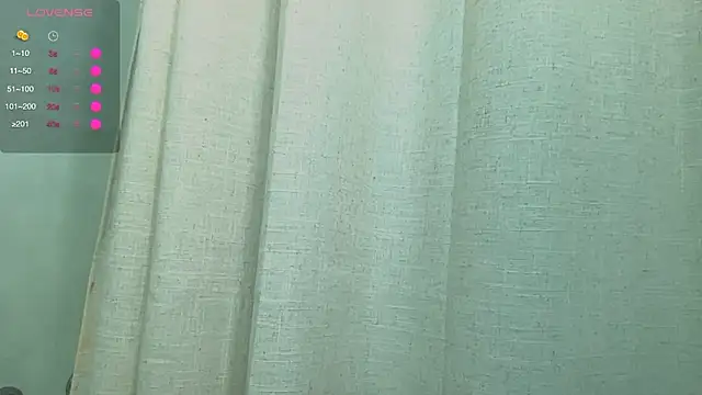 Snapshot of SkarlettRose96 chatting on October 23, 5:23 pm SkarlettRose96 online show from October 23, 5:23 pm