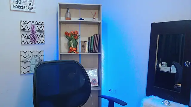 Jeam hot online show from January 17, 9:06 pm