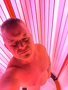 Snapshot of swingr chatting on December 4, 1:53 pm swingr online show from December 4, 1:53 pm