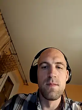 Snapshot of Kulokas chatting on October 11, 9:57 pm Kulokas online show from October 11, 9:57 pm