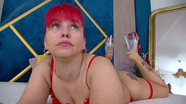 Snapshot of Foxxxy_MILF chatting on January 14, 5:02 am Foxxxy MILF online show from January 14, 5:02 am