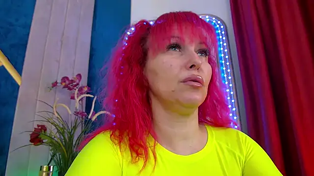 Snapshot of Foxxxy_MILF chatting on February 25, 4:55 am Foxxxy MILF online show from February 25, 4:55 am