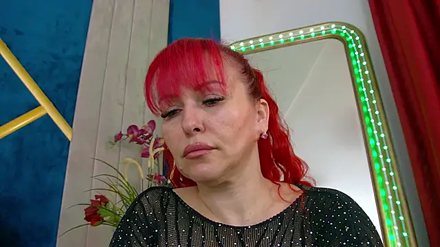 Snapshot of Foxxxy_MILF chatting on February 27, 4:56 am Foxxxy MILF online show from February 27, 4:56 am