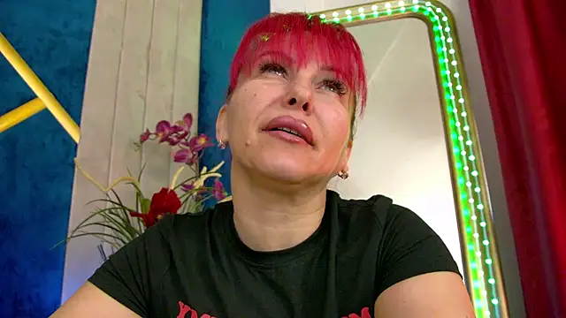 Snapshot of Foxxxy_MILF chatting on March 12, 4:51 am Foxxxy MILF online show from March 12, 4:51 am