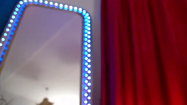 Snapshot of Foxxxy_MILF chatting on March 20, 5:01 am Foxxxy MILF online show from March 20, 5:01 am