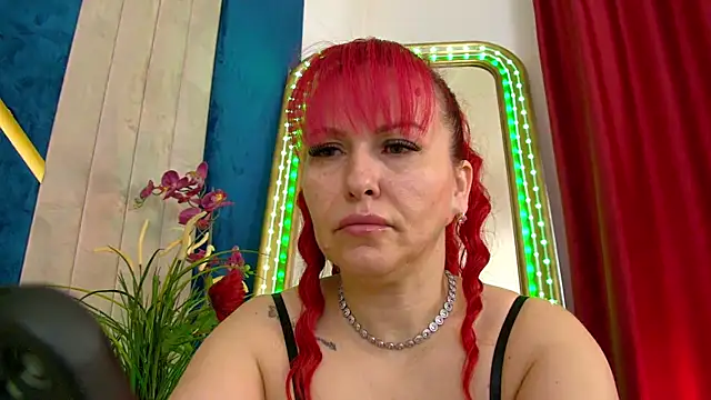 Snapshot of Foxxxy_MILF chatting on March 25, 4:51 am Foxxxy MILF online show from March 25, 4:51 am