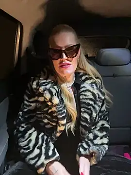 Sissy-Bee online show from December 7, 4:47 pm