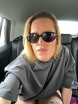 Sissy-Bee online show from October 19, 2:29 pm