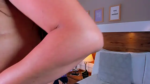 EmaBakker online show from February 10, 6:50 am