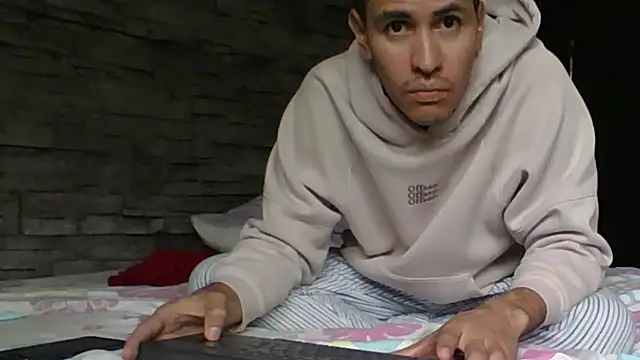 Snapshot of Sexylatin64 chatting on April 19, 6:10 pm Sexylatin64 online show from April 19, 6:10 pm
