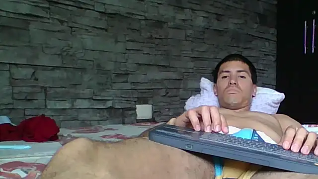 Snapshot of Sexylatin64 chatting on May 23, 4:00 pm Sexylatin64 online show from May 23, 4:00 pm