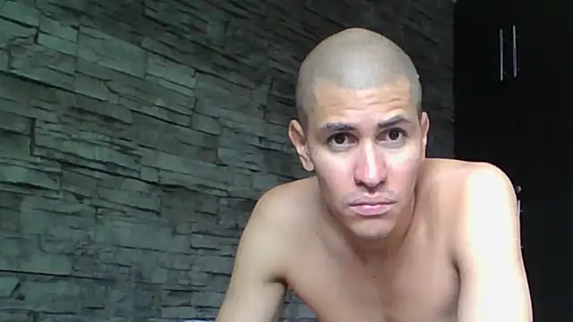 Snapshot of Sexylatin64 chatting on May 27, 3:09 pm Sexylatin64 online show from May 27, 3:09 pm