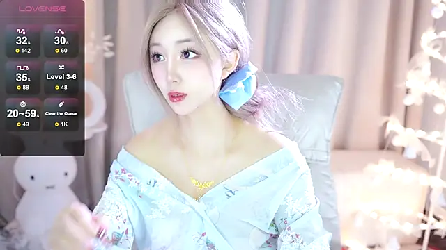 UUKiss  online show from February 7, 3:19 pm