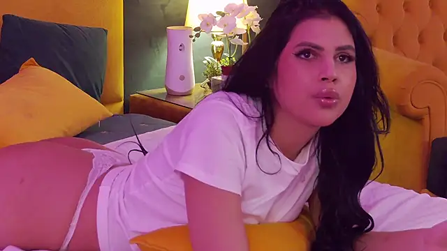 Snapshot of GiuliaHarvey chatting on February 22, 10:20 pm GiuliaHarvey online show from February 22, 10:20 pm