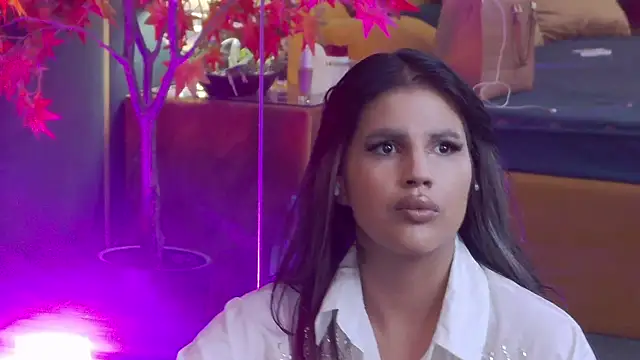 GiuliaHarvey online show from September 18, 12:01 am