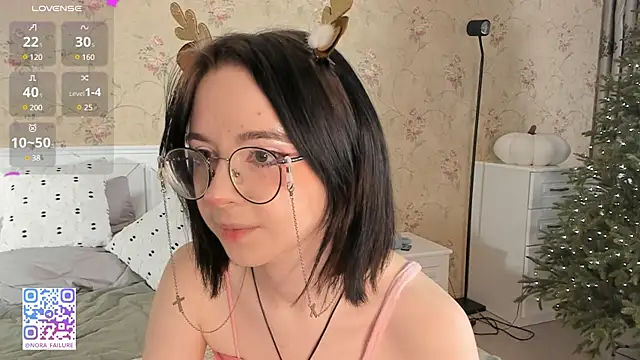 Snapshot of Nora_Failure chatting on December 24, 9:50 am Nora Failure online show from December 24, 9:50 am