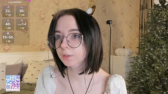 Snapshot of Nora_Failure chatting on December 25, 8:07 am Nora Failure online show from December 25, 8:07 am