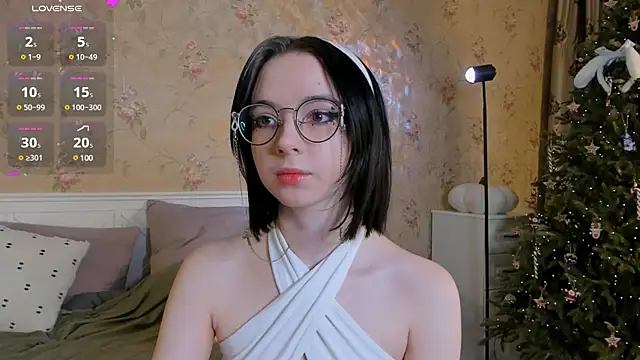 Snapshot of Nora_Failure chatting on December 29, 5:21 am Nora Failure online show from December 29, 5:21 am