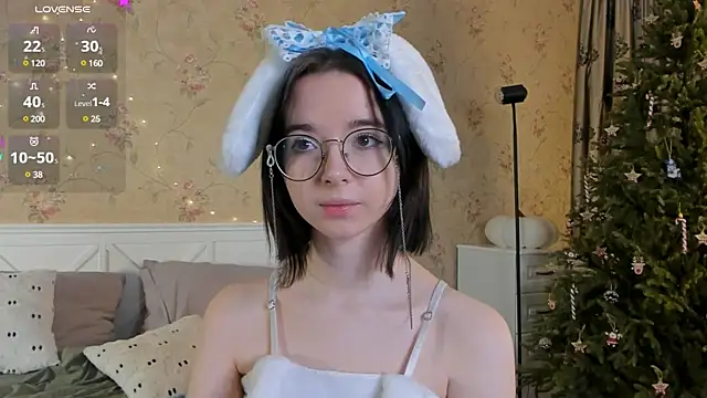 Snapshot of Nora_Failure chatting on January 3, 5:06 am Nora Failure online show from January 3, 5:06 am