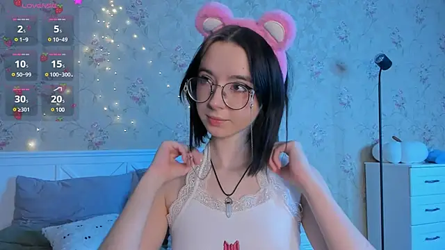 Snapshot of Nora_Failure chatting on January 15, 4:36 am Nora Failure online show from January 15, 4:36 am